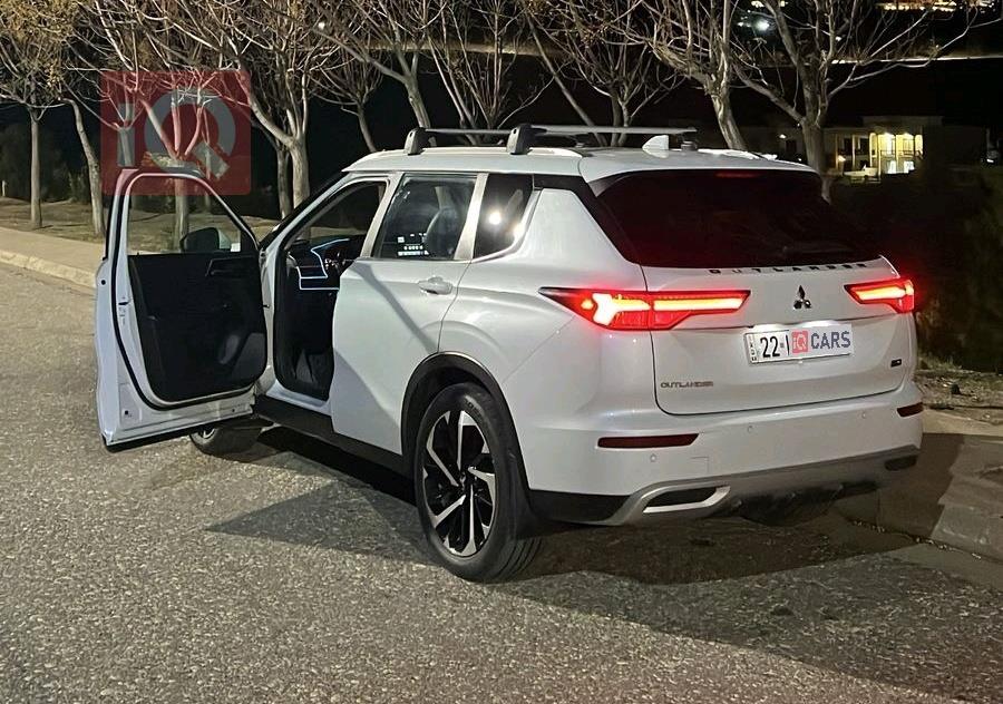 ميتسوبيشي اوتلاندر